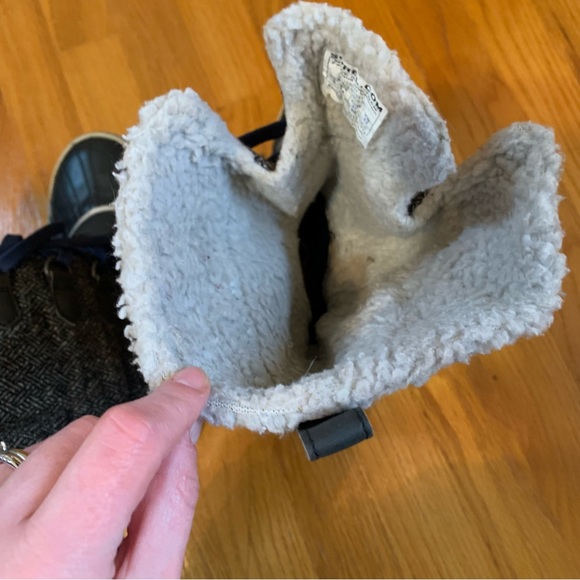 Sorel grey/black boots with red soles and blue laces size 6 - Picture 4 of 10